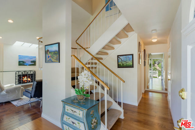 3735 Montuso Place, Encino CA: https://media.crmls.org/mediaz/11f6de0d-41c3-4589-b1c0-3ecbca835e71.jpg