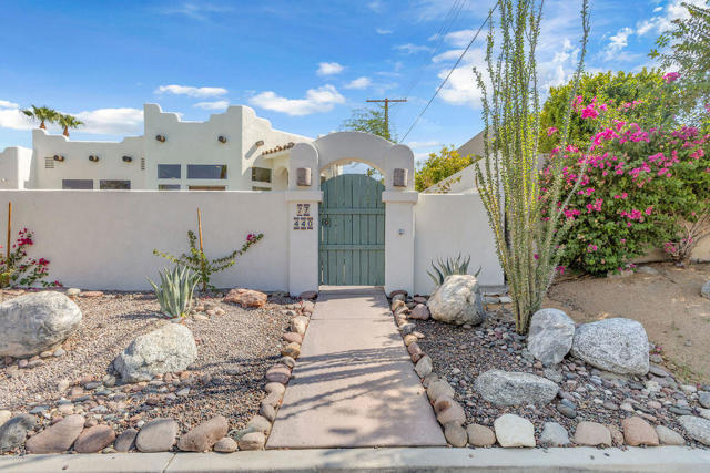 77440 Calle Ensenada, La Quinta CA: https://media.crmls.org/mediaz/11f73182-a44e-4a64-a0a9-e57666a776cc.jpg