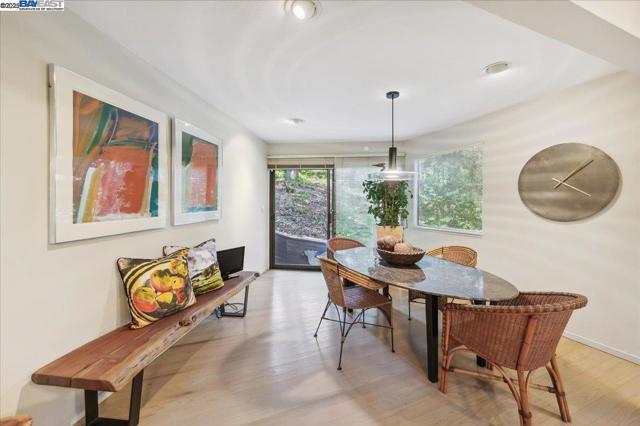 391 Oak Ln, Pleasanton CA: https://media.crmls.org/mediaz/11f745eb-ffb7-4811-b720-40aad07ea99f.jpg