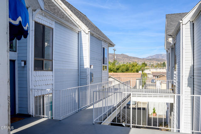 1121 E Wilson Avenue, Glendale CA: https://media.crmls.org/mediaz/11f77da5-ea11-46f6-bfef-47938ca993a1.jpg