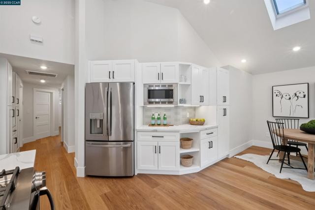 973 4Th St, Lafayette CA: https://media.crmls.org/mediaz/11f7913d-9473-48fc-b4a2-c196216ce293.jpg