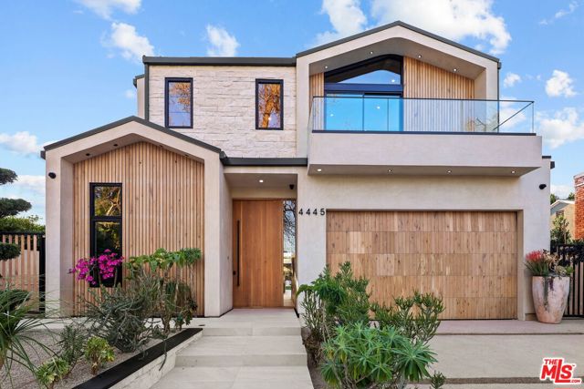 4445 Van Noord Avenue, Studio City CA: https://media.crmls.org/mediaz/11f7ee6a-5f6c-44d7-b633-cab1f703564f.jpg