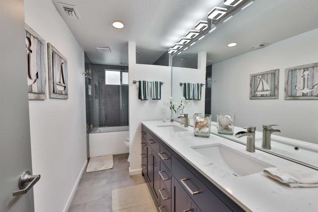 Detail Gallery Image 17 of 30 For 850 C Ave #4,  Coronado,  CA 92118 - 2 Beds | 2 Baths