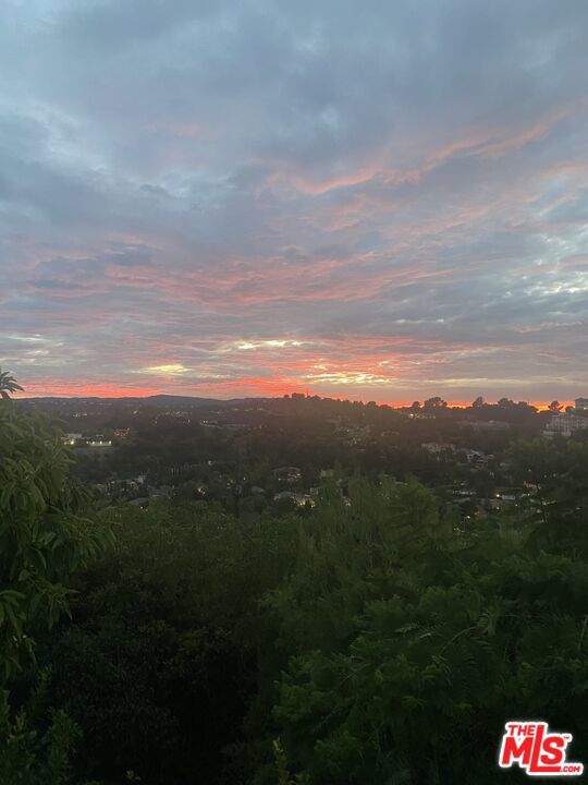 13490 Firth Drive, Beverly Hills CA: https://media.crmls.org/mediaz/11f8353f-1fd2-4ffd-bd64-eda70596ae39.jpg