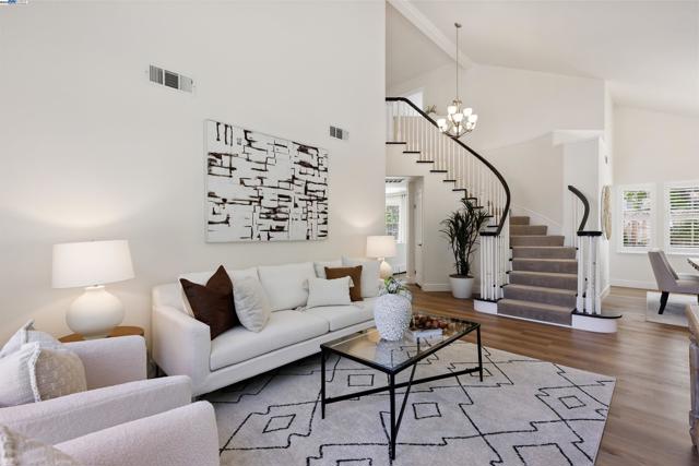 1687 Silverwood Ct, Danville CA: https://media.crmls.org/mediaz/11f8e4f2-fe02-4035-9ba6-bf37a92ad18b.jpg