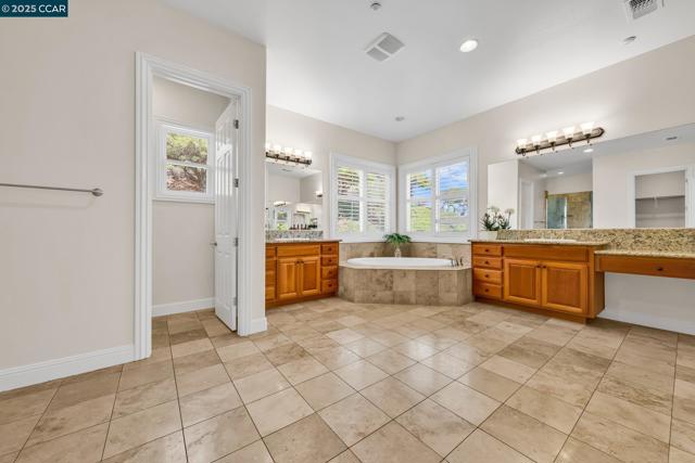 3322 Ashbourne Cir, San Ramon CA: https://media.crmls.org/mediaz/11f94c57-be20-4922-b183-58e43bc94605.jpg