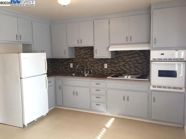 20240 Wisteria St, Castro Valley CA: https://media.crmls.org/mediaz/11f9c78a-3e7a-4bd3-86a2-3abbad726bf1.jpg