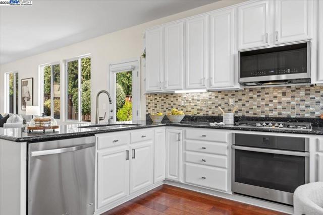 4775 Mahogany St, Dublin CA: https://media.crmls.org/mediaz/11f9ff54-7d92-4c00-bbc9-f5a207267f1e.jpg