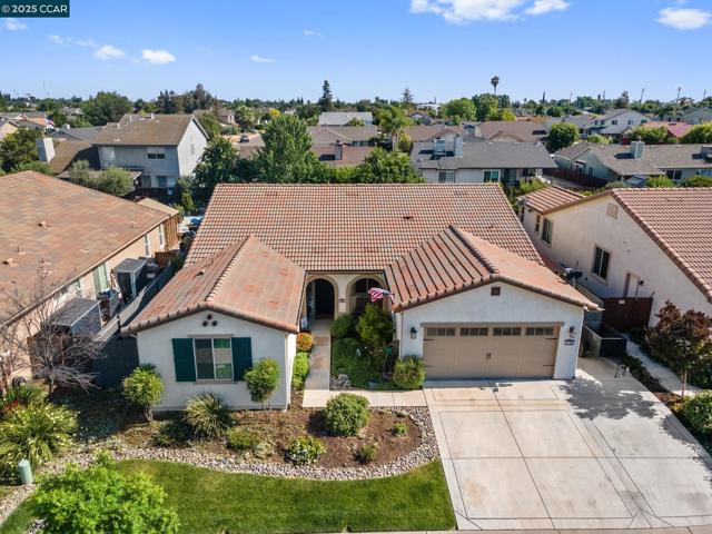 7100 Metcalf Way, Hughson CA: https://media.crmls.org/mediaz/11fa9142-0380-4d0e-8059-3e0b64bce379.jpg