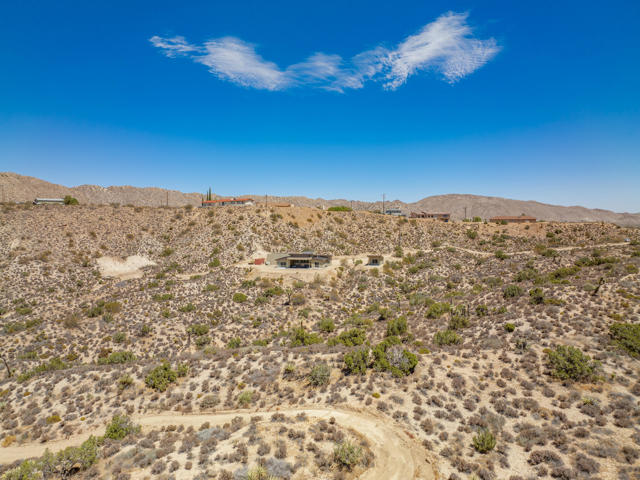 7852 Pinon Drive, Yucca Valley CA: https://media.crmls.org/mediaz/11fbde62-5777-4668-add6-4a3806496d39.jpg