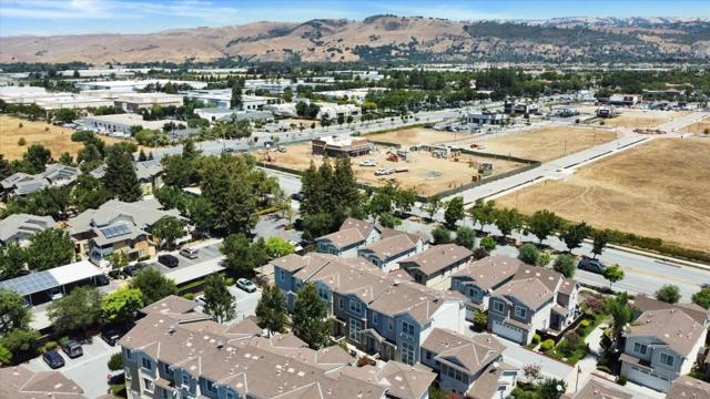 18437 Opal Lane, Morgan Hill CA: https://media.crmls.org/mediaz/11fc17c3-e7d9-4a99-8dfd-83ae1663deb8.jpg