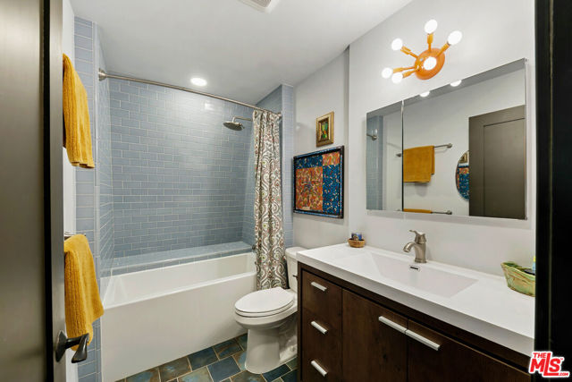 25813 Dark Creek Road, Calabasas CA: https://media.crmls.org/mediaz/11fc51e6-2275-4f3e-bba7-0744c5ff420b.jpg