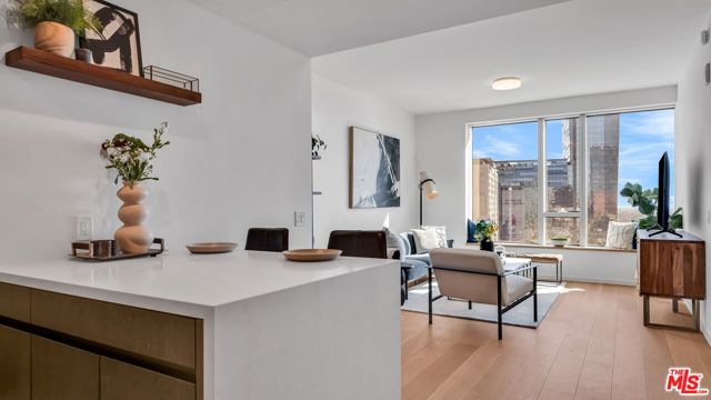 889 Francisco Street, Los Angeles CA: https://media.crmls.org/mediaz/11fc83f8-ea77-47a4-b28a-852275e1ef76.jpg