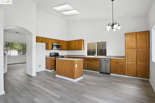 Image 9 of 29 For 4019 Villa Gomez Ln