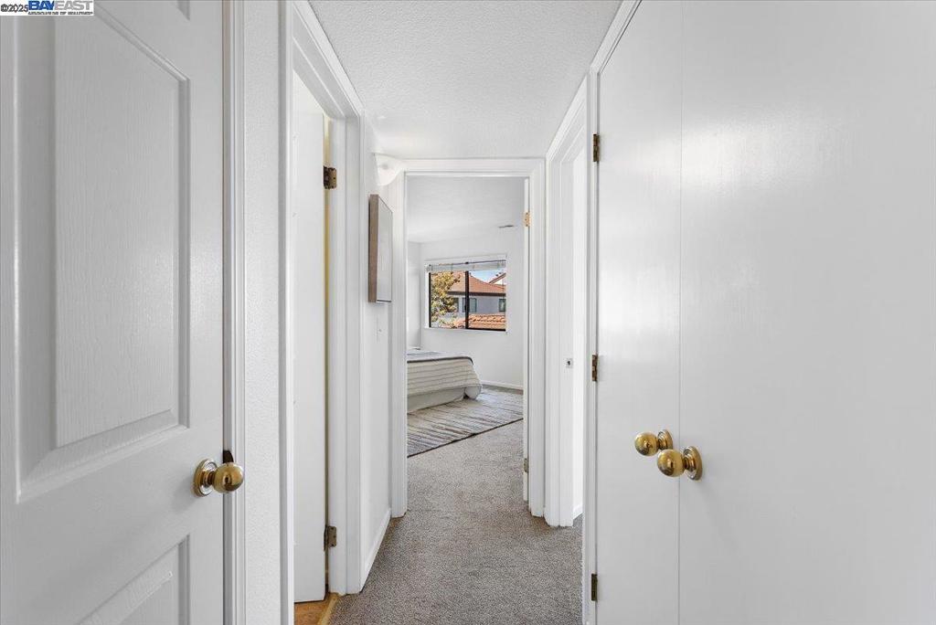https://media.crmls.org/mediaz/11fcfc41-a119-4bc9-ab3d-a96c4d84a4e3.jpg?preset=X-Large