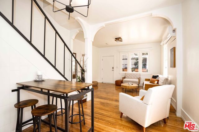 1277 W West Boulevard, Los Angeles CA: https://media.crmls.org/mediaz/11fd2ddf-2b9d-4aa9-be68-95a3fa5bbefc.jpg