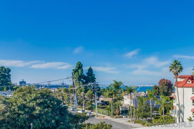 1016 1st St, Coronado CA: https://media.crmls.org/mediaz/11fd492f-c615-4288-a07e-8cee99f2761b.jpg