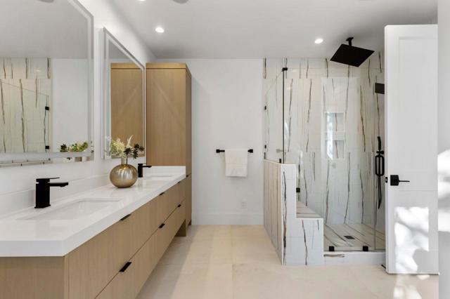 18071 Saratoga Los Gatos Road, Monte Sereno CA: https://media.crmls.org/mediaz/11fdc60f-3579-479a-b3da-5d9c475d737b.jpg