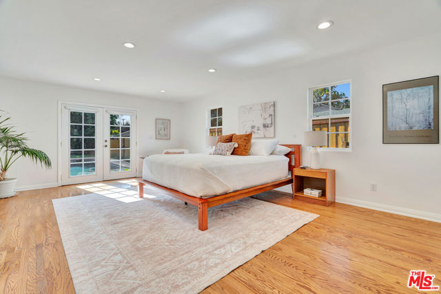 6001 Oakdale Avenue, Woodland Hills CA: https://media.crmls.org/mediaz/11fdc8b0-08a6-4b61-9eef-16891c690865.jpg