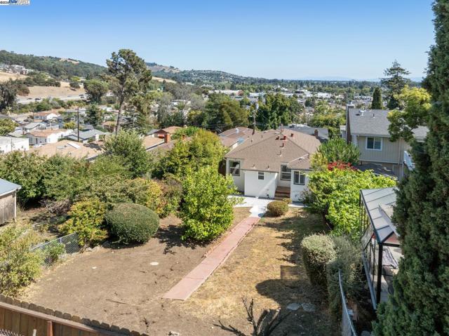 2643 99Th Ave, Oakland CA: https://media.crmls.org/mediaz/11fde33a-7f66-47e2-9db2-5763b4840255.jpg