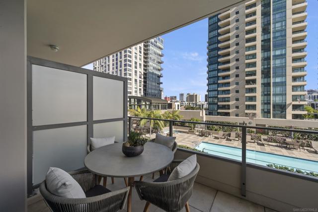 550 Front St, San Diego CA: https://media.crmls.org/mediaz/11fe79f0-1c5a-4c18-acac-88cd2e0551d7.jpg