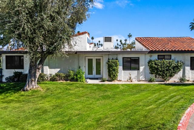 33 Medina Way, Rancho Mirage CA: https://media.crmls.org/mediaz/11fea03d-479f-4ccc-a1ba-925b7b70348a.jpg