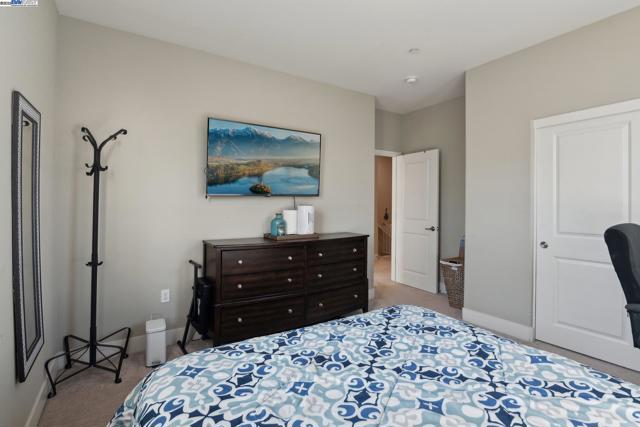 Image 21 of 53 For 3062 Maguire Way