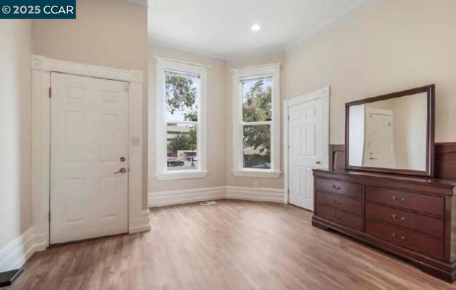 3229 Elm, Oakland CA: https://media.crmls.org/mediaz/11fefd18-e2bd-4992-82f4-593d05303297.jpg