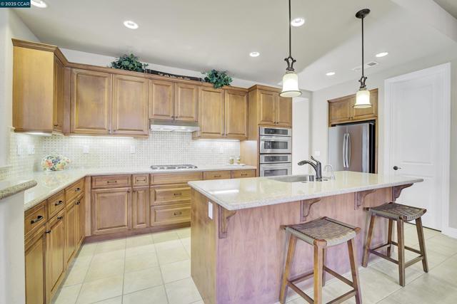 1648 Chianti Ln, Brentwood CA: https://media.crmls.org/mediaz/11ff171e-a379-4d84-a56e-4986a0adf04a.jpg
