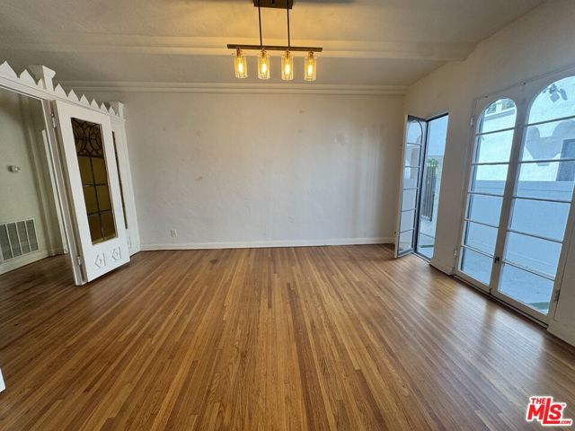 6367 W 6th Street, Los Angeles CA: https://media.crmls.org/mediaz/11ff27f1-7c41-4b5c-897c-748171a62986.jpg