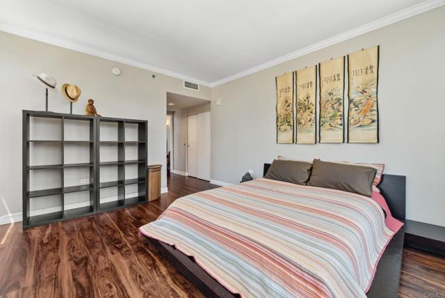 425 W Beech Street, San Diego CA: https://media.crmls.org/mediaz/11ffbb12-1057-455b-955d-b228ba3e0dcc.jpg
