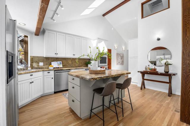 220 Hidden Valley, Soquel CA: https://media.crmls.org/mediaz/11ffeda5-24ec-41b0-bbfa-94324d2eeaff.jpg