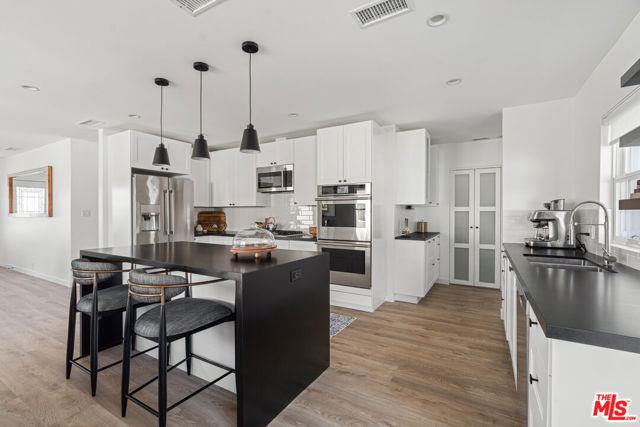 6129 W 76th Street, Los Angeles CA: https://media.crmls.org/mediaz/12005569-9663-4a83-9549-87b25462ec0d.jpg