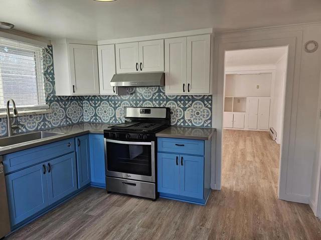 106 Saxon Avenue, Capitola CA: https://media.crmls.org/mediaz/1200c7d3-7e3b-4837-8b82-08f6cf996e24.jpg