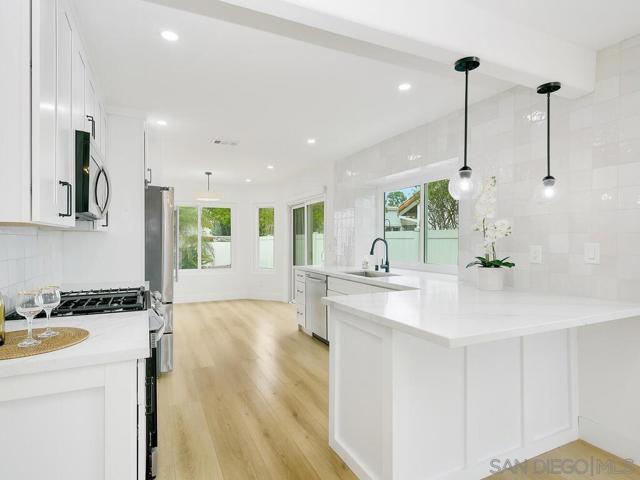 4951 DELOS WAY, Oceanside CA: https://media.crmls.org/mediaz/1200dabc-a342-4772-b95b-9e7b7dfc7cc5.jpg