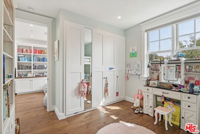 3143 Shelby Drive, Los Angeles CA: https://media.crmls.org/mediaz/12012daf-e89b-4c18-8243-c7445663b237.jpg