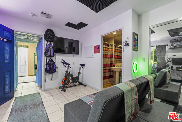 21683 Wo He Lo Trail, Chatsworth CA: https://media.crmls.org/mediaz/120133c3-5be7-4259-bc02-1bc308d91a58.jpg