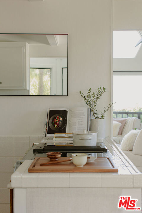 https://media.crmls.org/mediaz/1201a440-685d-4436-8ee4-e76ee7d6c8fb.jpg?preset=X-Large