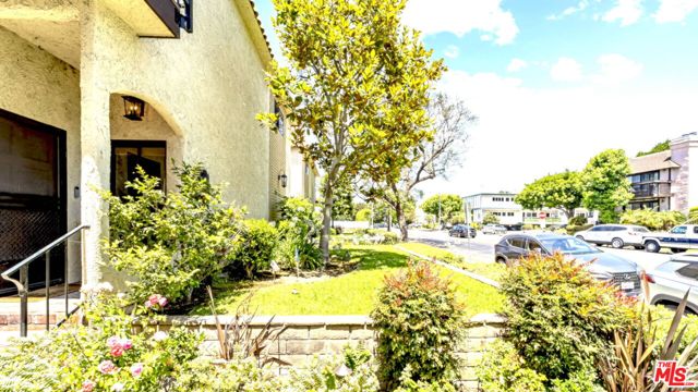 4315 Duquesne Avenue, Culver City CA: https://media.crmls.org/mediaz/1201f1f6-b45b-4089-b5e6-9b87b335c84f.jpg