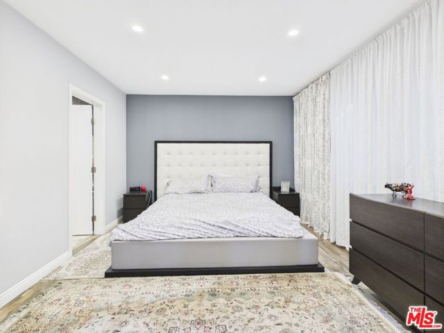 4723 Dunas Lane, Tarzana CA: https://media.crmls.org/mediaz/12021f08-a1a3-4cb9-aabf-0968595498c0.jpg