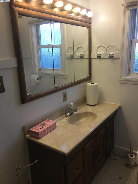 2621 66th Avenue, Oakland CA: https://media.crmls.org/mediaz/1202a9fe-a575-44d5-9832-5f8bfd00cbc5.jpg