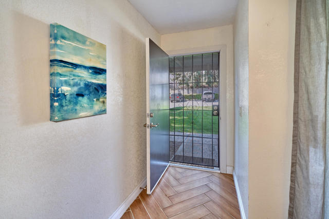 2875 N Los Felices Road, Palm Springs CA: https://media.crmls.org/mediaz/1202e899-0840-4266-95e3-99cd970fc9e7.jpg