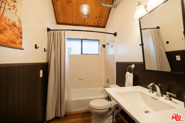 26645 Lake Forest Drive, Twin Peaks CA: https://media.crmls.org/mediaz/1203c27f-cc73-42e2-a146-57d93c1322d1.jpg