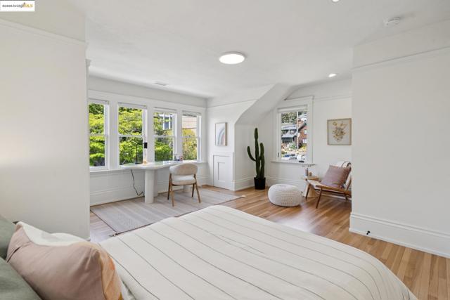 2732 Stuart St, Berkeley CA: https://media.crmls.org/mediaz/1203e66d-8698-42e0-86e5-6f6d721f449d.jpg