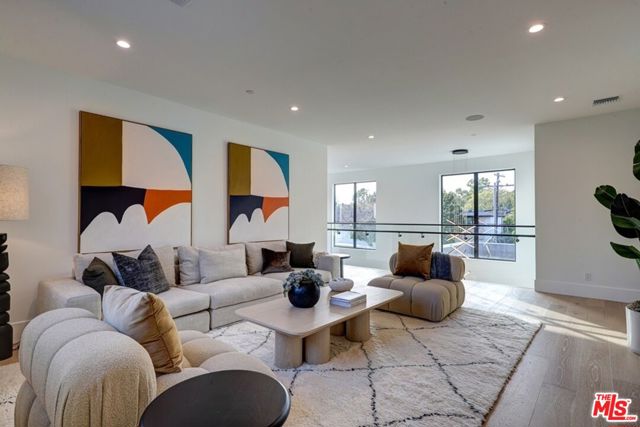 1246 Morningside Way, Venice CA: https://media.crmls.org/mediaz/120462d9-7f45-4b28-b004-3a7337325c23.jpg