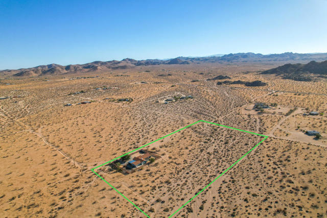 55540 Shannon Road, Landers CA: https://media.crmls.org/mediaz/12046c18-c331-41f6-8965-5c900c1b844e.jpg
