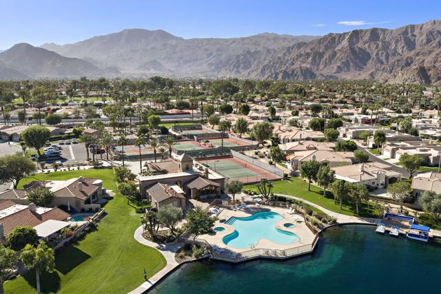 48543 Via Encanto, La Quinta CA: https://media.crmls.org/mediaz/12047867-b6fb-428d-88a9-29fa70869844.jpg