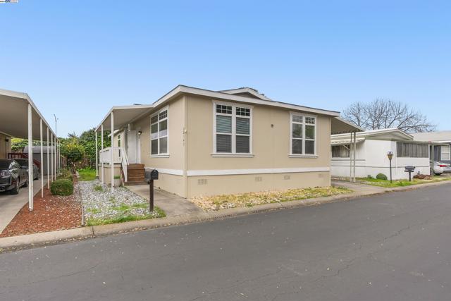 28147 Murcia st, Hayward CA: https://media.crmls.org/mediaz/1205586c-500c-4141-b81e-2c37839787fc.jpg