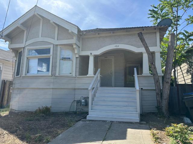 484 E Saint John Street, San Jose CA: https://media.crmls.org/mediaz/12055c92-0ab8-4cbb-a456-9b787b2d4221.jpg