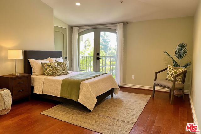4301 Los Feliz Boulevard, Los Angeles CA: https://media.crmls.org/mediaz/12059774-31bf-48dd-95dc-e934f0133d02.jpg